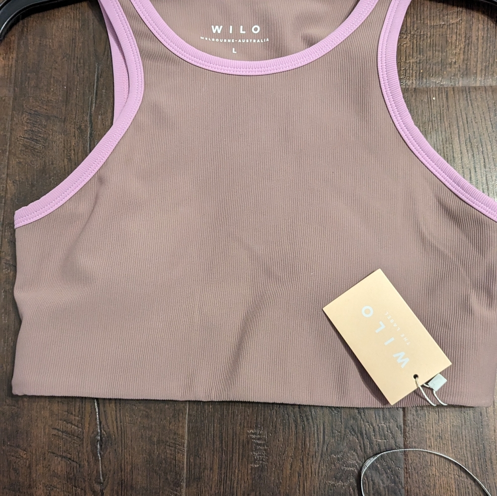 Wilo Sports bra with longer crop. Size L